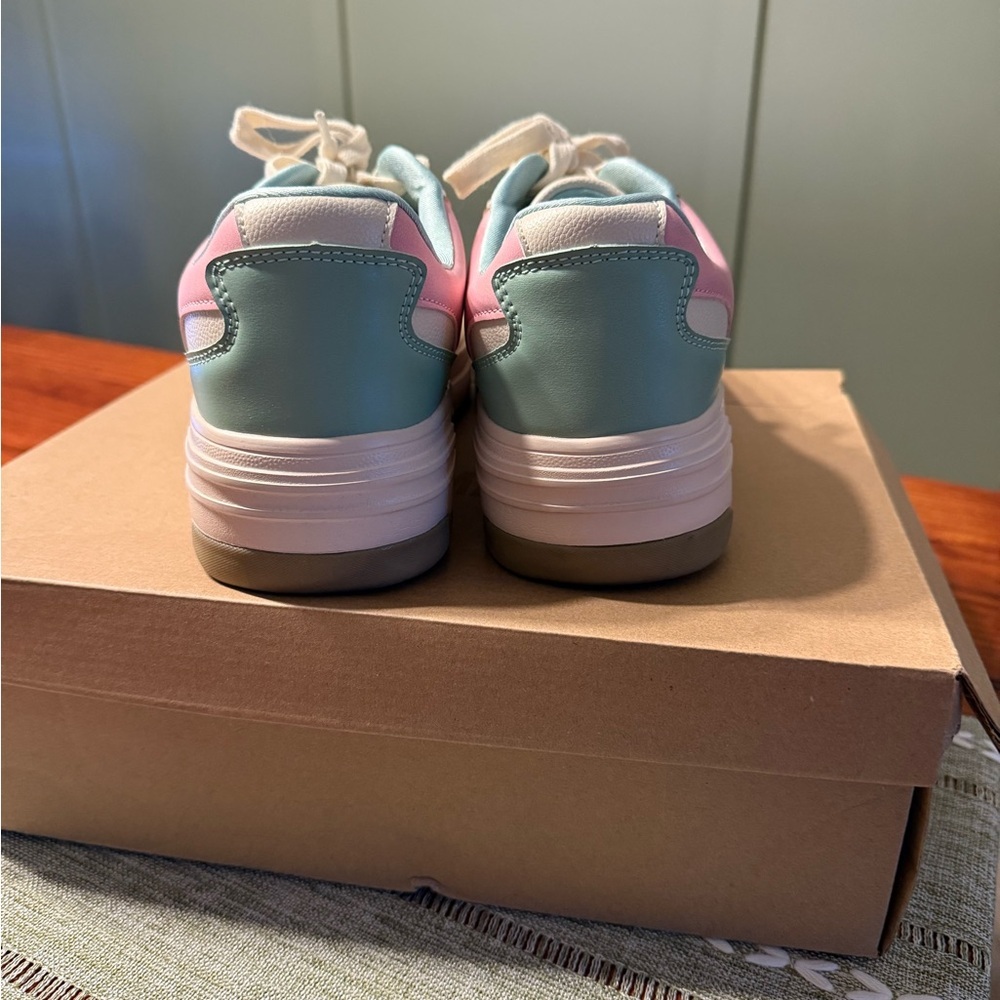 Steve Madden Women’s LNWB Pastel and White Casual Fashion Sneakers - Size 11 - Picture 4 of 7